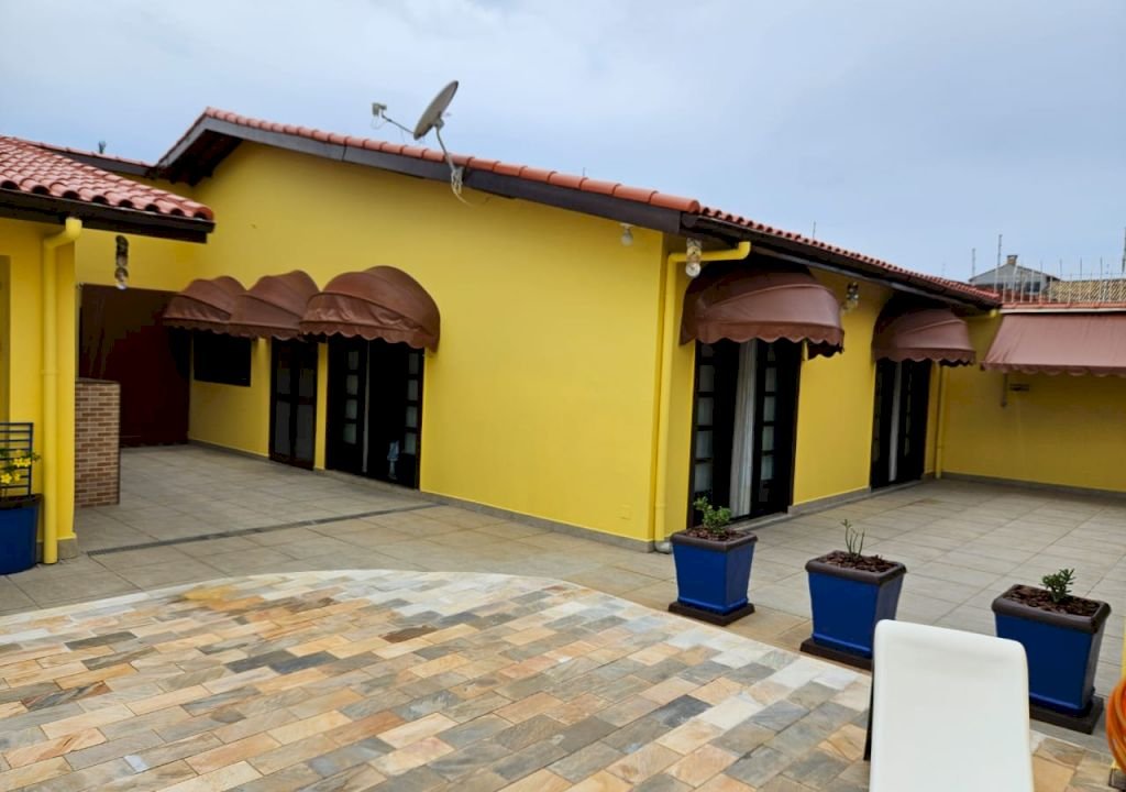 Imagem imóvel DUAS CASAS + 1 EDÍCULA MOBILIADAS EM UM SÓ TERRENO