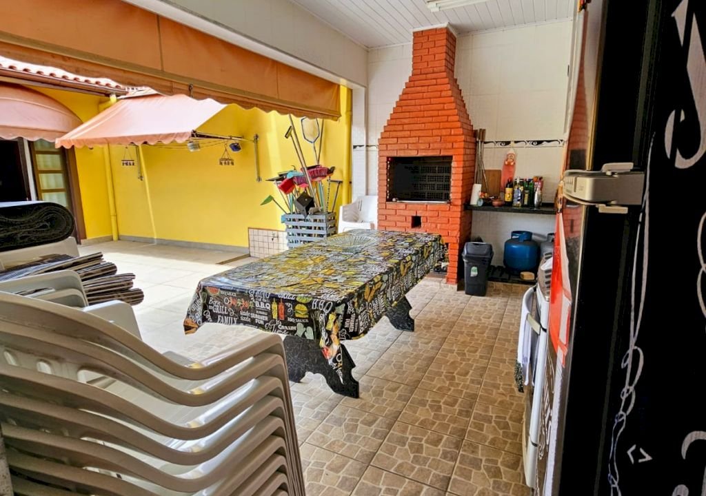 Imagem imóvel DUAS CASAS + 1 EDÍCULA MOBILIADAS EM UM SÓ TERRENO