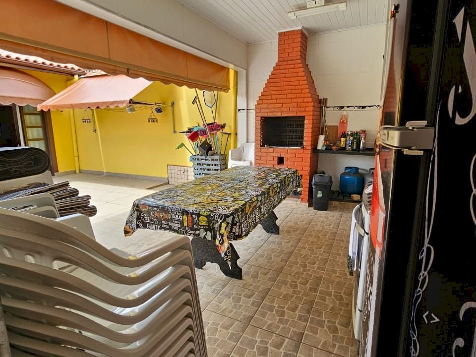 Imagem imóvel DUAS CASAS + 1 EDÍCULA MOBILIADAS EM UM SÓ TERRENO