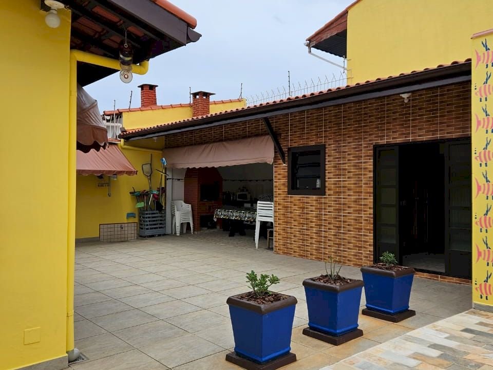 Imagem imóvel DUAS CASAS + 1 EDÍCULA MOBILIADAS EM UM SÓ TERRENO