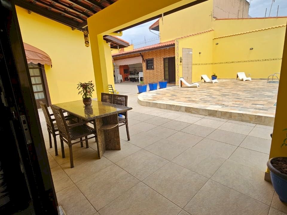 Imagem imóvel DUAS CASAS + 1 EDÍCULA MOBILIADAS EM UM SÓ TERRENO