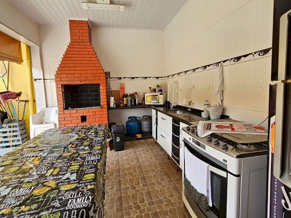 Imagem imóvel DUAS CASAS + 1 EDÍCULA MOBILIADAS EM UM SÓ TERRENO