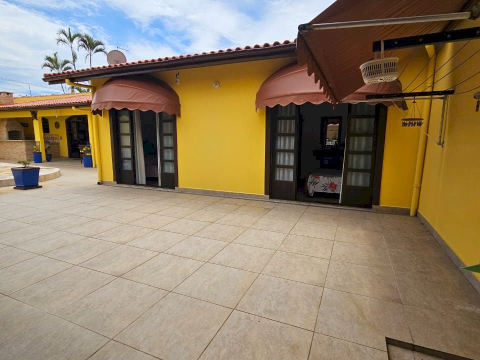 Imagem imóvel DUAS CASAS + 1 EDÍCULA MOBILIADAS EM UM SÓ TERRENO