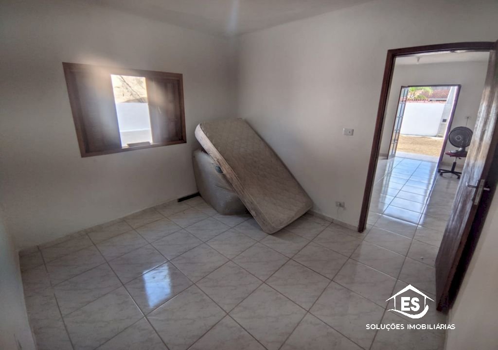 Imagem imóvel AMPLA CASA DE TERRENO INTEIRO C/ PREÇO DE GEMINADA NA PRAIA