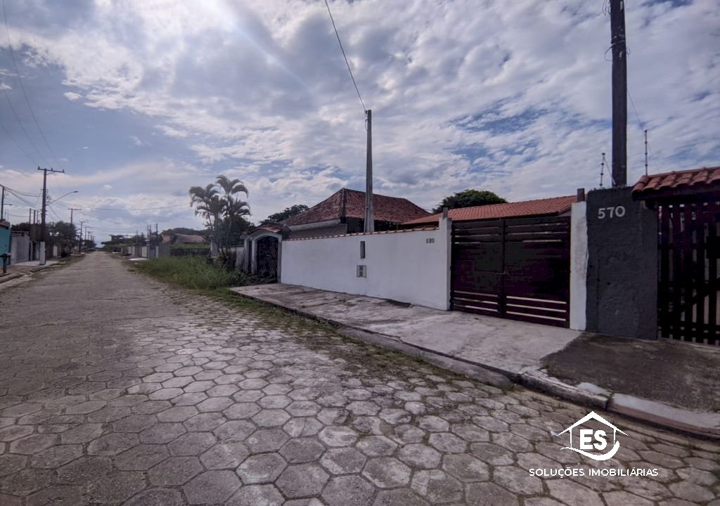 Imagem imóvel AMPLA CASA DE TERRENO INTEIRO C/ PREÇO DE GEMINADA NA PRAIA