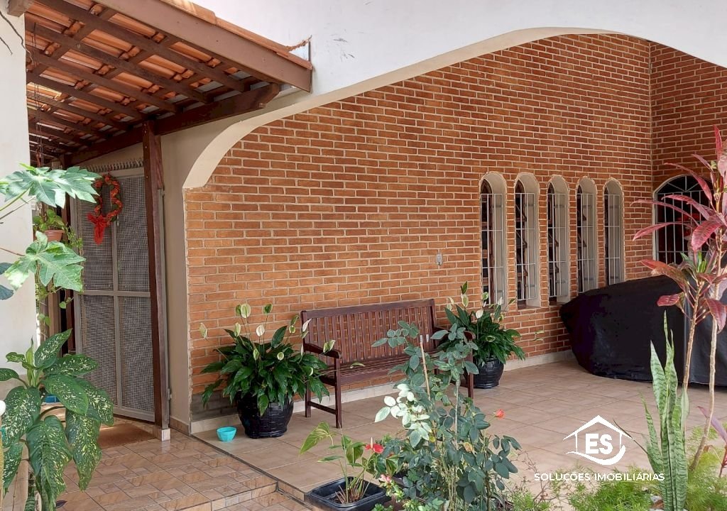 Imagem imóvel EXCELENTE CASA C/ PISCINA E AMPLO ESPAÇO NO LOTY
